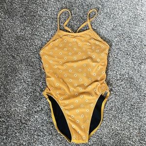 NWOT JOLYN TIE BACK ONSIE